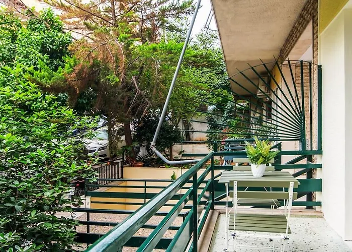 Ella\'S Cozy Escape With Balcony!
