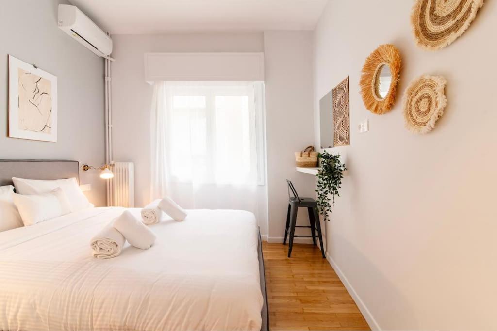 Ella's Cozy Escape With Balcony! Apartment *