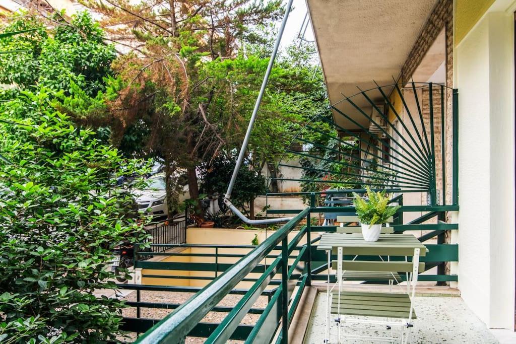 Ella's Cozy Escape With Balcony! Atény