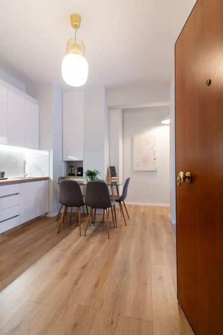 Ella's Cozy Escape With Balcony! Apartment Athen