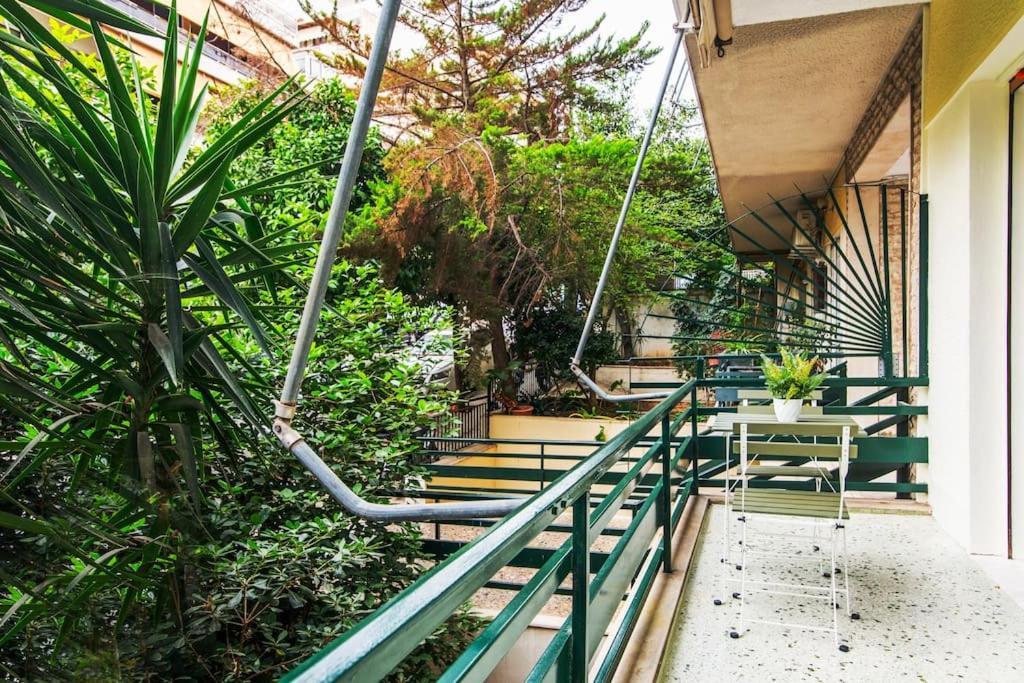Ella's Cozy Escape With Balcony! Apartment