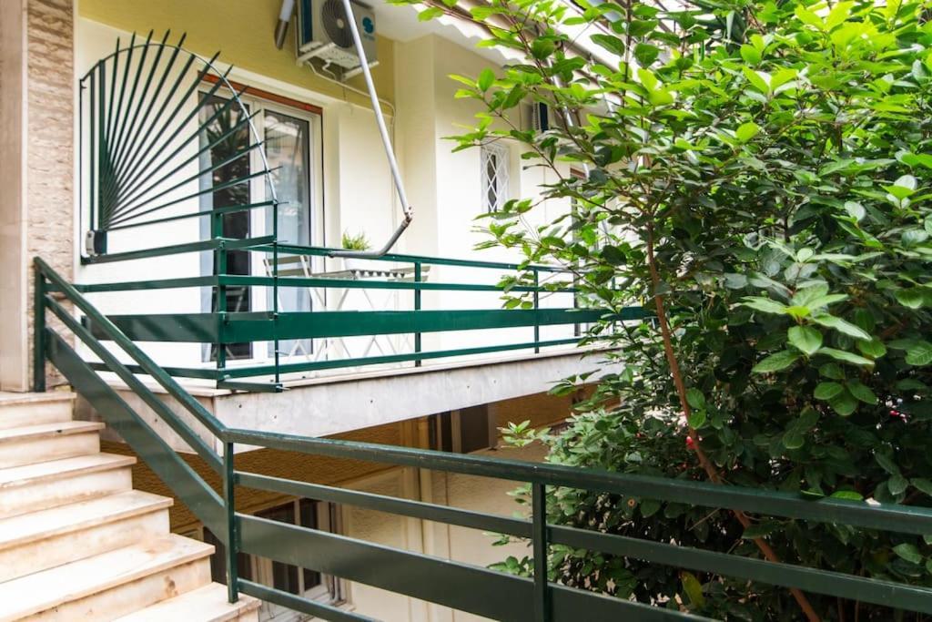 Ella's Cozy Escape With Balcony! Apartment