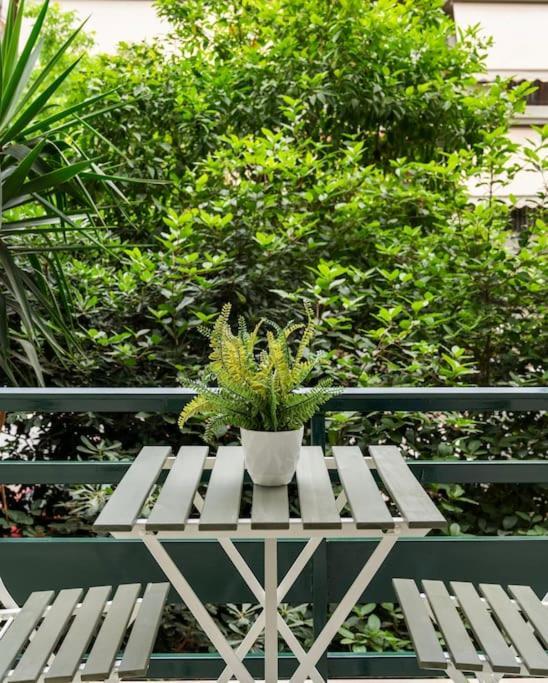 Ella's Cozy Escape With Balcony! *
