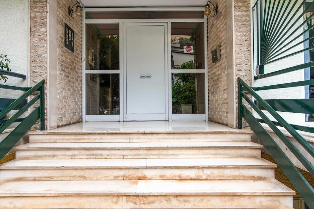 Apartment Ella's Cozy Escape With Balcony!